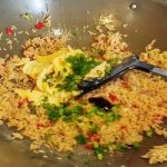 Hướng dẫn cách làm cơm chiên tỏi đơn giản dễ dàng làm tại nhà