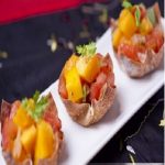 Salad cà chua thơm xoài chua ngọt, tươi mát cho ngày hè oi ả