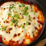 Gà cay tteokbokki phủ phô mai không thể cưỡng nổi