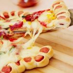 Cách làm pizza viền phô mai ngon hơn nhà hàng