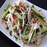 Mê tít với cách làm nộm gà xé phay hành tây ngon đúng chuẩn