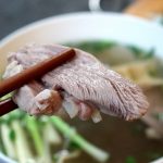 Bún ‘vịt chạy đồng’ chợ Nguyễn Tri Phương gần 40 năm mê hoặc người Sài Gòn