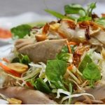 Khám phá cách làm gỏi gà xé phay hành tây ngon ngất ngây