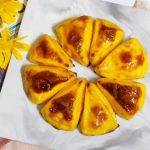 Nhà đang có nhiều sữa tươi, mẹ làm ngay bánh sữa nướng ai cũng đòi ăn vì quá ngon