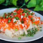 Nấm kim châm không chỉ dành để ăn lẩu đâu, thêm ớt băm nhỏ trộn cùng gia vị là có ngay món ăn ngon cay giữa ngày lạnh!