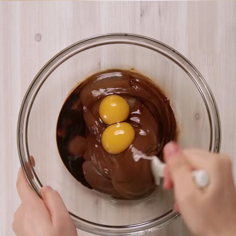 Cách làm bánh brownie socola bằng nồi cơm điện đơn giản thơm ngon bất bại - Hình 2