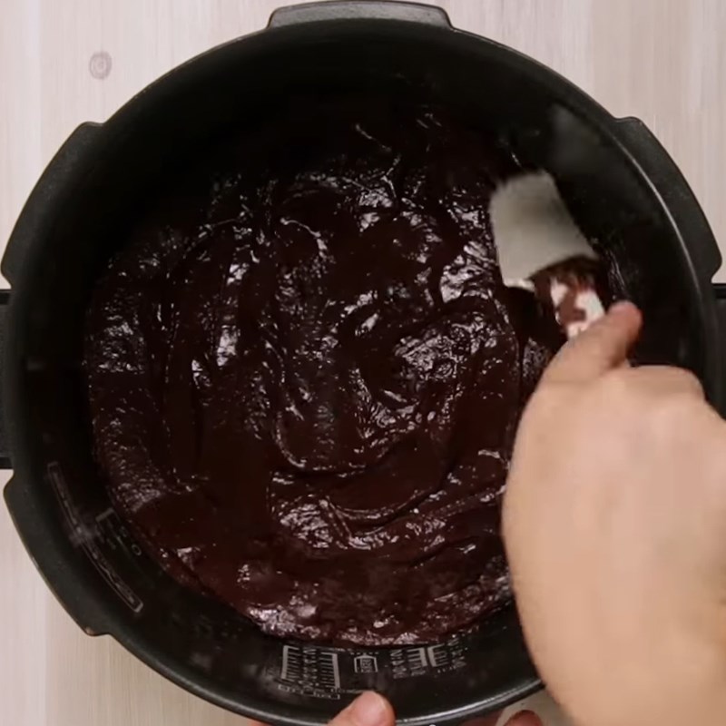 Cách làm bánh brownie socola bằng nồi cơm điện đơn giản thơm ngon bất bại - Hình 6
