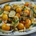 Cách làm trứng non, lòng gà cháy tỏi ngon như tiệm khiến cả nhà thích mê