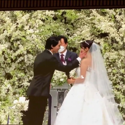 Những khoảnh khắc đẹp nhất trong đám cưới của Shin Hye và Tae Joon - Hình 7