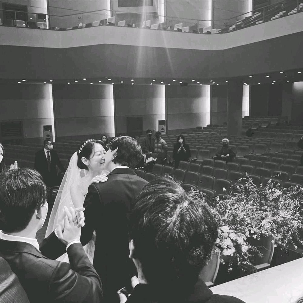 Những khoảnh khắc đẹp nhất trong đám cưới của Shin Hye và Tae Joon - Hình 6