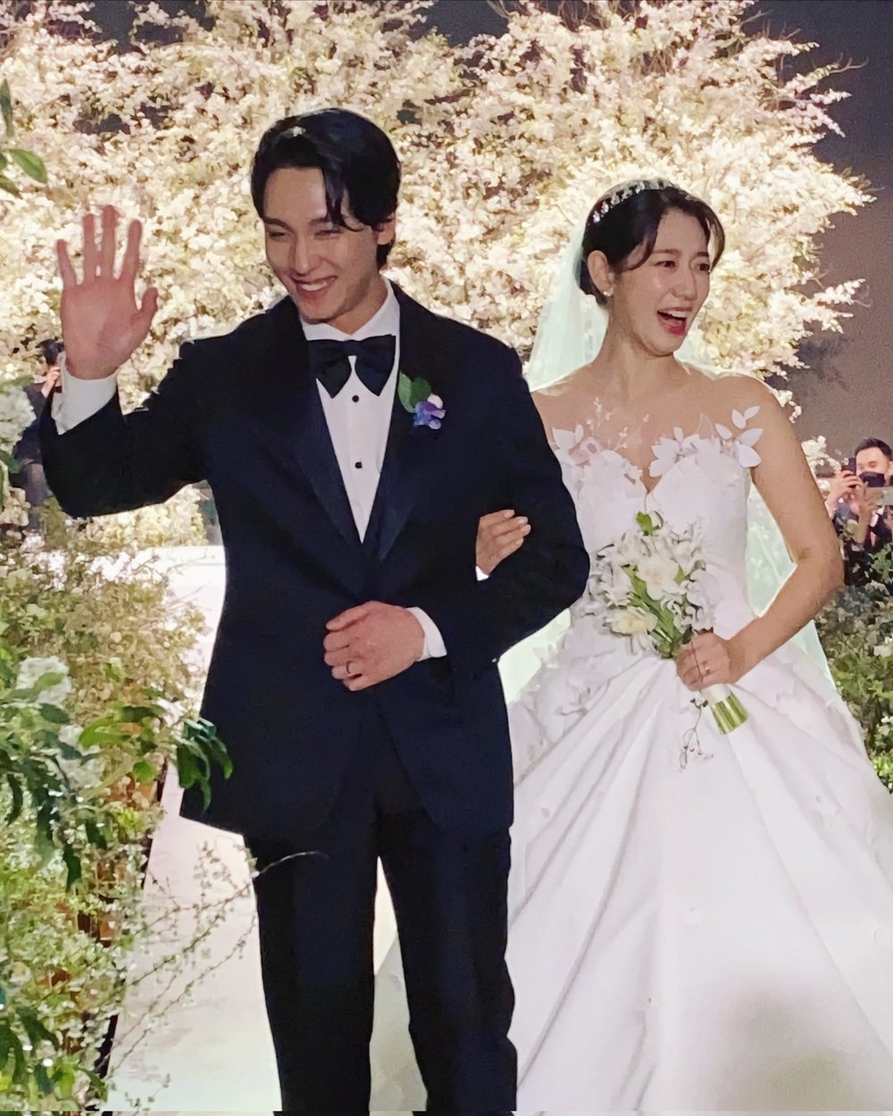 Những khoảnh khắc đẹp nhất trong đám cưới của Shin Hye và Tae Joon - Hình 2