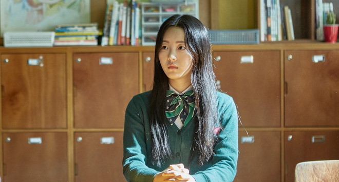 Nàng "lớp trưởng" Cho Yi Hyun của All Of Us Are Dead: Từng đứng bét lớp, xấu hổ vì là "thực tập sinh già" và cú lội ngược dòng ngoạn mục! - Ảnh 1.