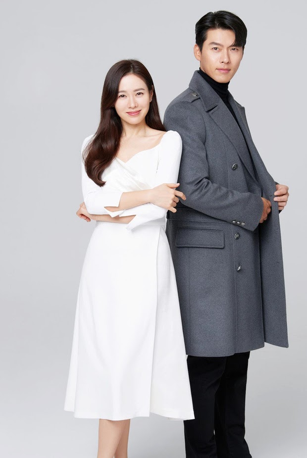 Son Ye Jin lỡ tay để lộ hint cưới Hyun Bin ngay đầu năm mới - Hình 1