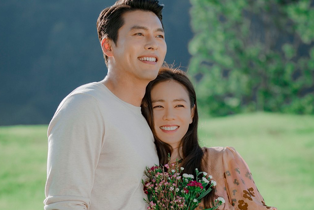 Lộ hint Hyun Bin từng lên phim trường thăm Son Ye Jin, còn dẫn theo cả vật báu để ủng hộ vợ tương lai? - Ảnh 1. Lộ hint Hyun Bin từng lên phim trường thăm Son Ye Jin, còn dẫn theo cả vật báu để ủng hộ vợ tương lai? - Ảnh 1.