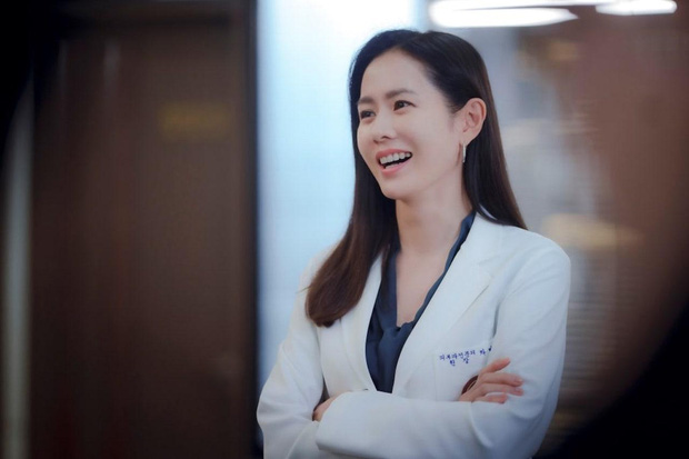 Lộ hint Hyun Bin từng lên phim trường thăm Son Ye Jin, còn dẫn theo cả vật báu để ủng hộ vợ tương lai? - Ảnh 5. Lộ hint Hyun Bin từng lên phim trường thăm Son Ye Jin, còn dẫn theo cả vật báu để ủng hộ vợ tương lai? - Ảnh 5.