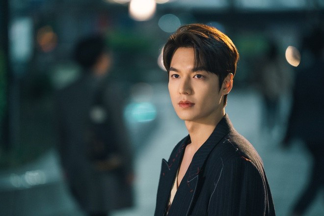 5 sao Hàn biến phim trường thành sàn diễn: Thần thái của IU - Lee Min Ho vẫn chưa bằng "anh Thần Chết" số 3 - Ảnh 3.