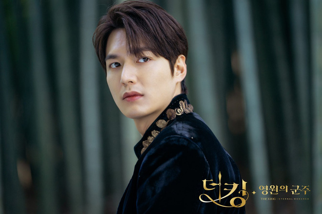 5 sao Hàn biến phim trường thành sàn diễn: Thần thái của IU - Lee Min Ho vẫn chưa bằng "anh Thần Chết" số 3 - Ảnh 3.