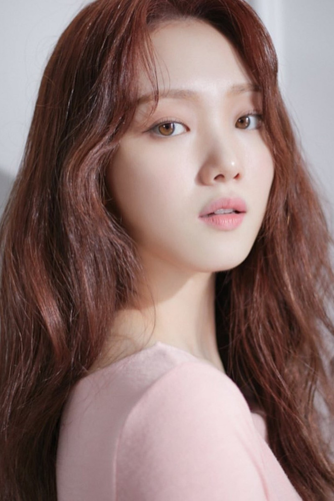 Mỹ nhân Hàn cắt phăng mái tóc dài vì vai diễn: Song Hye Kyo được khen nức nở, idol vạn người mê lại bị chê "y hệt đàn ông" - Ảnh 4.