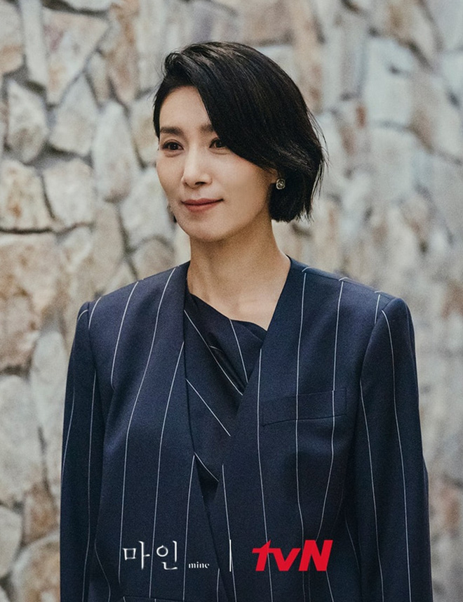 Mỹ nhân Hàn cắt phăng mái tóc dài vì vai diễn: Song Hye Kyo được khen nức nở, idol vạn người mê lại bị chê "y hệt đàn ông" - Ảnh 12.