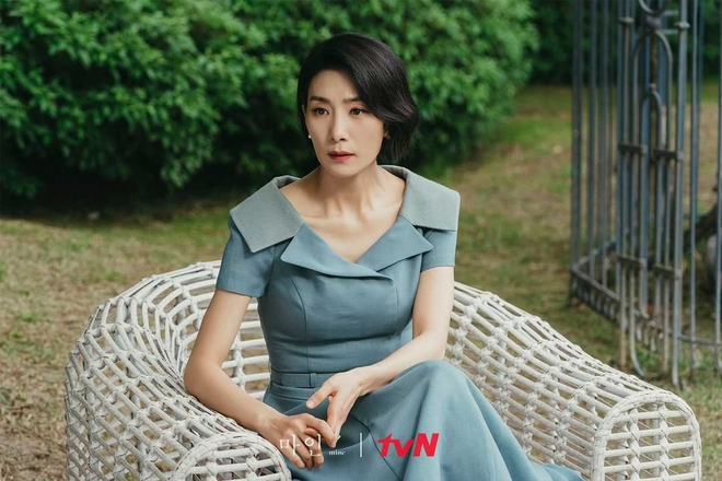Mỹ nhân Hàn cắt phăng mái tóc dài vì vai diễn: Song Hye Kyo được khen nức nở, idol vạn người mê lại bị chê "y hệt đàn ông" - Ảnh 13.