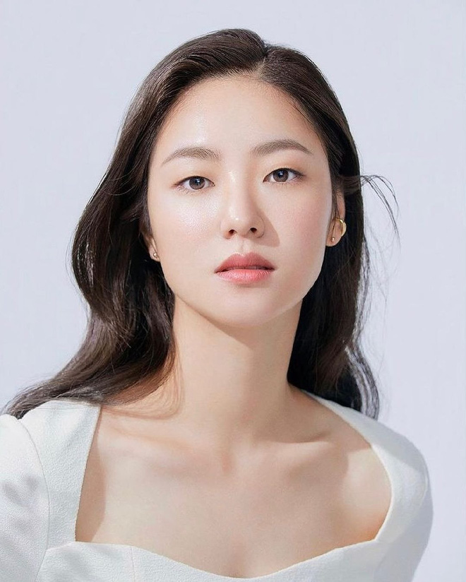 Mỹ nhân Hàn cắt phăng mái tóc dài vì vai diễn: Song Hye Kyo được khen nức nở, idol vạn người mê lại bị chê "y hệt đàn ông" - Ảnh 9.