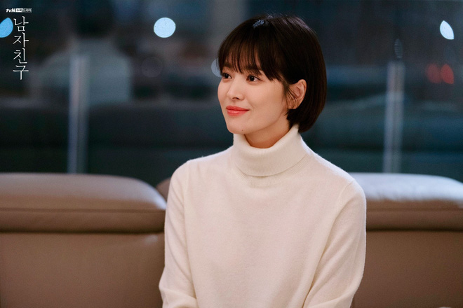 Mỹ nhân Hàn cắt phăng mái tóc dài vì vai diễn: Song Hye Kyo được khen nức nở, idol vạn người mê lại bị chê "y hệt đàn ông" - Ảnh 19.