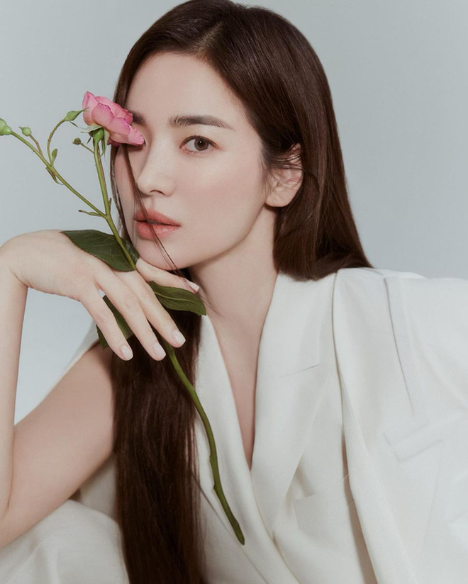 Mỹ nhân Hàn cắt phăng mái tóc dài vì vai diễn: Song Hye Kyo được khen nức nở, idol vạn người mê lại bị chê "y hệt đàn ông" - Ảnh 18.