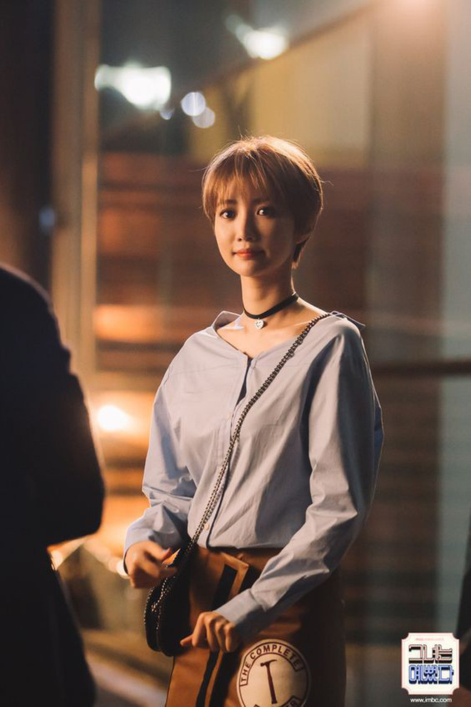 Mỹ nhân Hàn cắt phăng mái tóc dài vì vai diễn: Song Hye Kyo được khen nức nở, idol vạn người mê lại bị chê "y hệt đàn ông" - Ảnh 20.