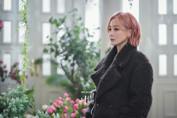Ngất ngây thời trang của 3 mỹ nhân phim Hàn hot nhất hiện nay: Kim Hee Sun quá sang chảnh, Han Ji Min đẹp như nàng thơ - Ảnh 2.