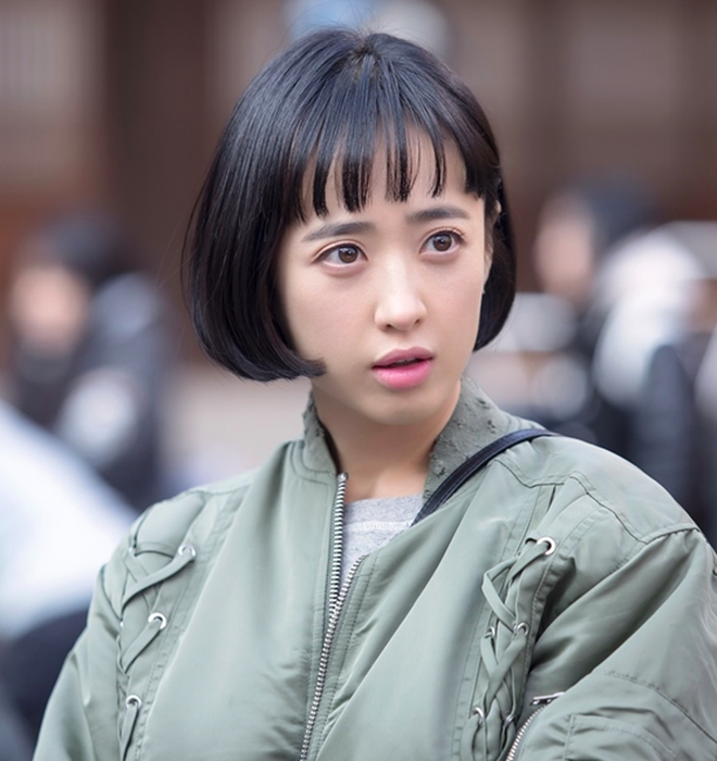 Mỹ nhân Hàn cắt phăng mái tóc dài vì vai diễn: Song Hye Kyo được khen nức nở, idol vạn người mê lại bị chê "y hệt đàn ông" - Ảnh 22.