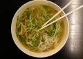 Phở bò cỡ vừa khoảng 350 đến 450 calo