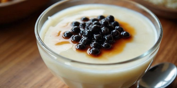 Tào phớ pudding sữa đậu nành trân châu đường nâu trong bát thủy tinh